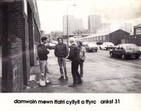 Y Cyrff - Damwain Mewn Ffatri Cyllyll A Ffyrc