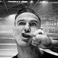Bryan Adams - Roll With The Punches