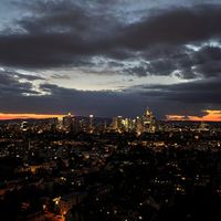 FFRAGEZEICHEN - Skyline verdeckt die Sonne