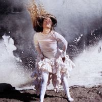 Empress Of - Blasting Through the Speakers