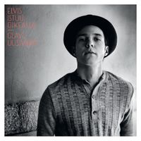 Olavi Uusivirta - Elvis istuu oikealla