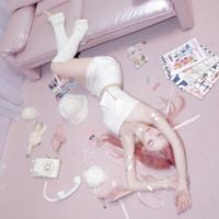 수엔 [Suen] - In my room.