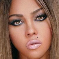 Lil' Kim - The Naked Truth