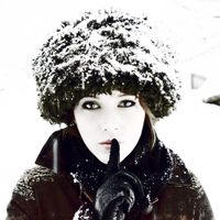 Yona & Orkesteri liikkuvat pilvet - Vaikenen Laulaen