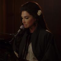 Kesha - Here Comes the Change (Live from the Village)