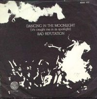 Thin Lizzy - Dancing in the Moonlight (It's Caught Me in Its Spotlight)