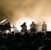 Nicol&aacute;s Jaar & Group - Live in The Hague