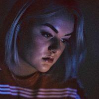 Grace Davies - i met a boy online