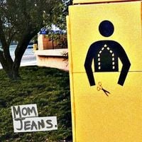 Mom Jeans. - Mom Jeans.
