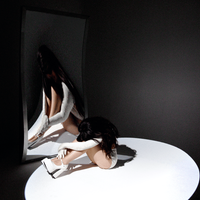 Nessa Barrett - dying on the inside