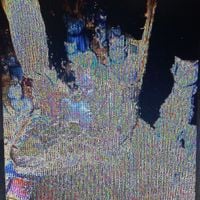 Crystal Castles - Frail