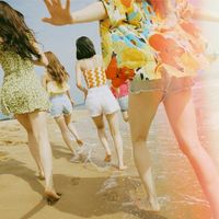 HUH YUNJIN - Raise y_our glass