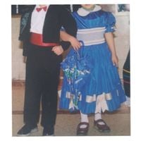 Juliana Qu&eacute;date Otro Dia - El Funeral del Abuelo