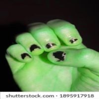 Gezebelle Gaburgably - Black Chipped Nails