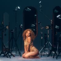 Kiana Led&eacute; - GRUDGES
