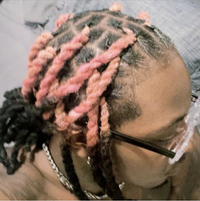 UnoTheActivist - It&rsquo;s Pink &iexcl;