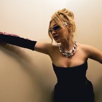 Olivia Lunny - HEARTBREAK ON REPEAT