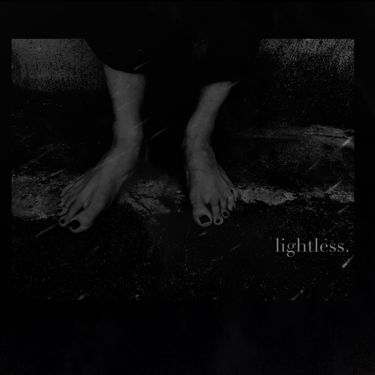 Emmur&eacute;e - lightless.