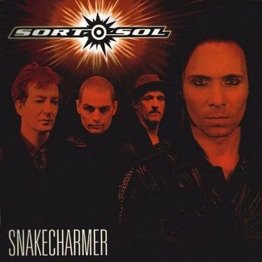 Sort Sol - Snakecharmer