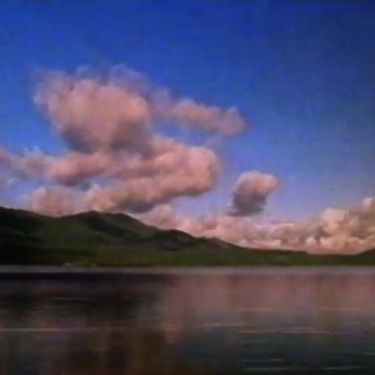 鮮烈な思い出 - 山の中の長い道