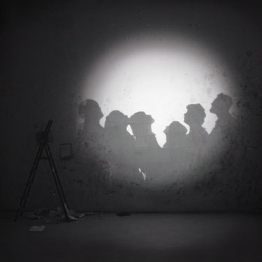 Бонд с кнопкой - Дом