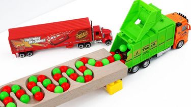 Sebastian - マーブルランレース☆ハバの木製スロープ＆小さな大工さん＆はたらくくるまゴミ収集車♪